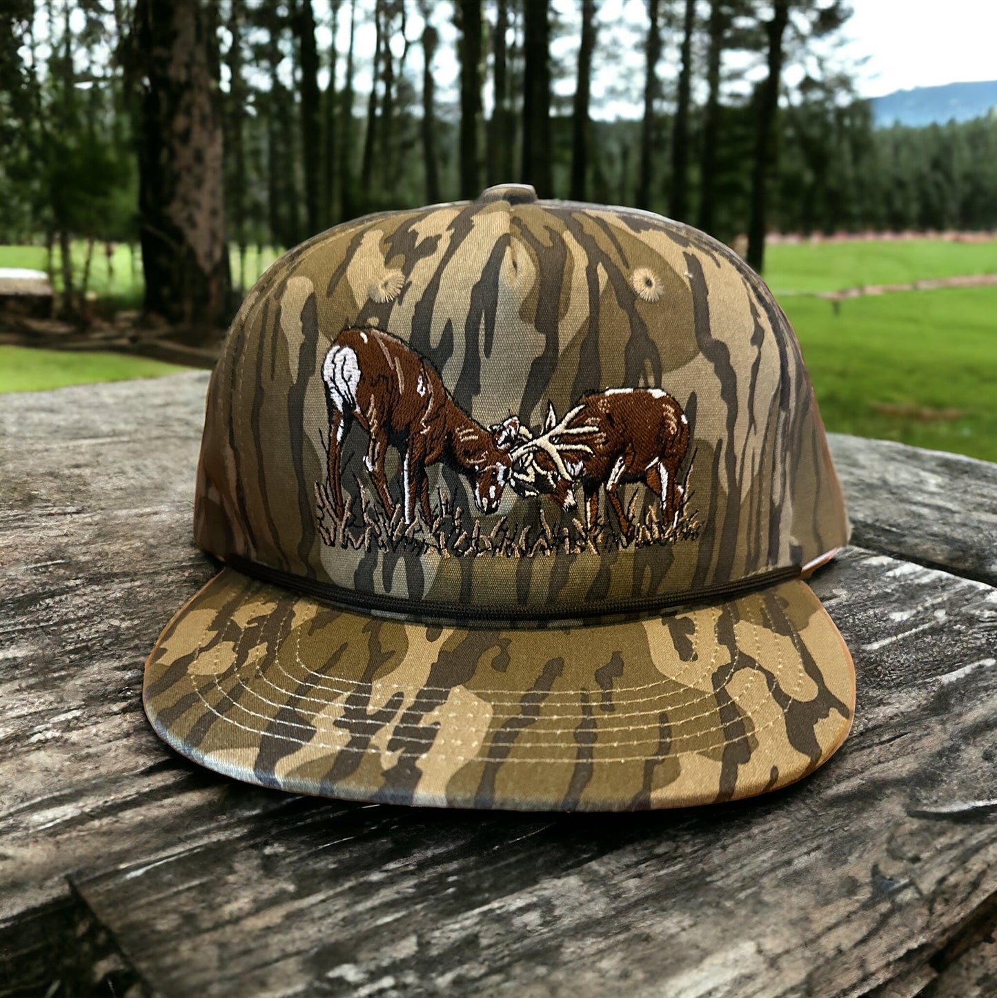 🎁 Fighting Bucks - Mossy Oak Bottomland (100% off)